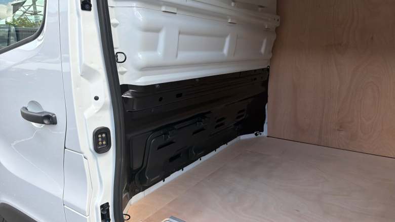 Renault Trafic Swb Diesel SL30 Blue dCi 130 Advance [Safety] Van